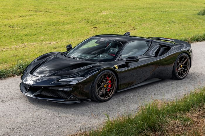 Ferrari SF90: Supercar Hybrid Ikonik Italia