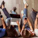 Tren Media Sosial Yang Viral Di Kalangan Anak Muda