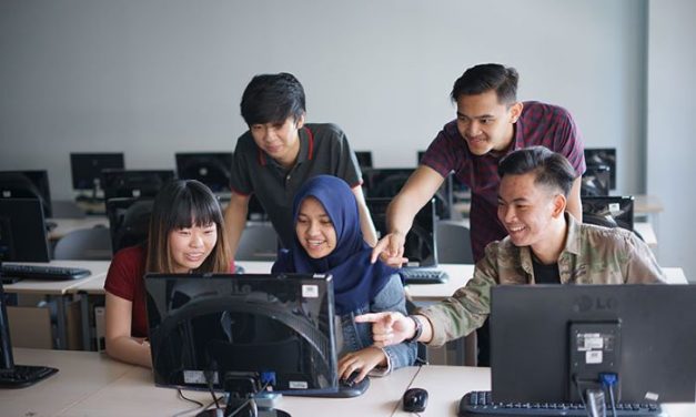 Peran Teknologi Digital Dalam Kehidupan Sehari-Hari