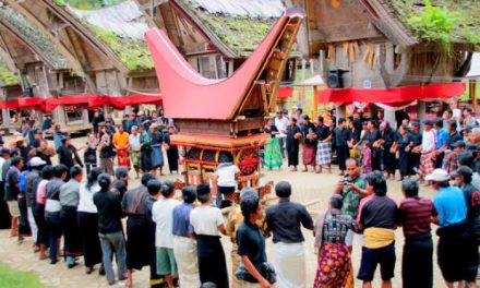 Ragam Kebiasaan Unik Masyarakat Di Berbagai Daerah Indonesia