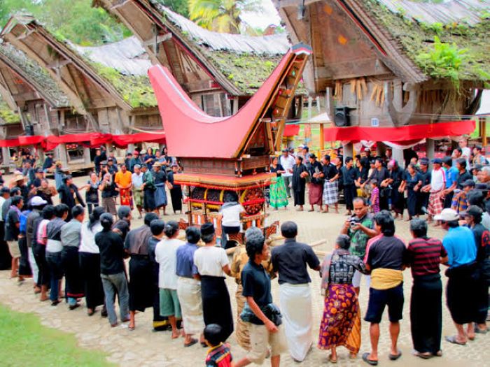 Ragam Kebiasaan Unik Masyarakat Di Berbagai Daerah Indonesia